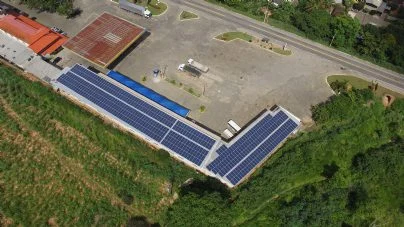 Instalação energia solar — Churrascaria Encantado, Naque / MG